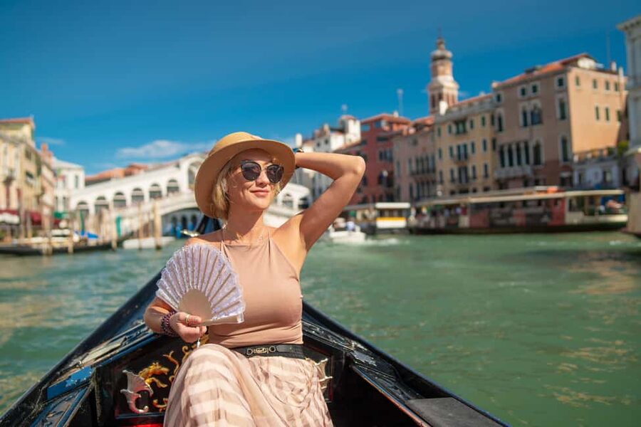 Venice: Off the Beaten Path Private Gondola Ride - San Paolo and Palazzo Briati: the short ride that feels like Venice for locals
