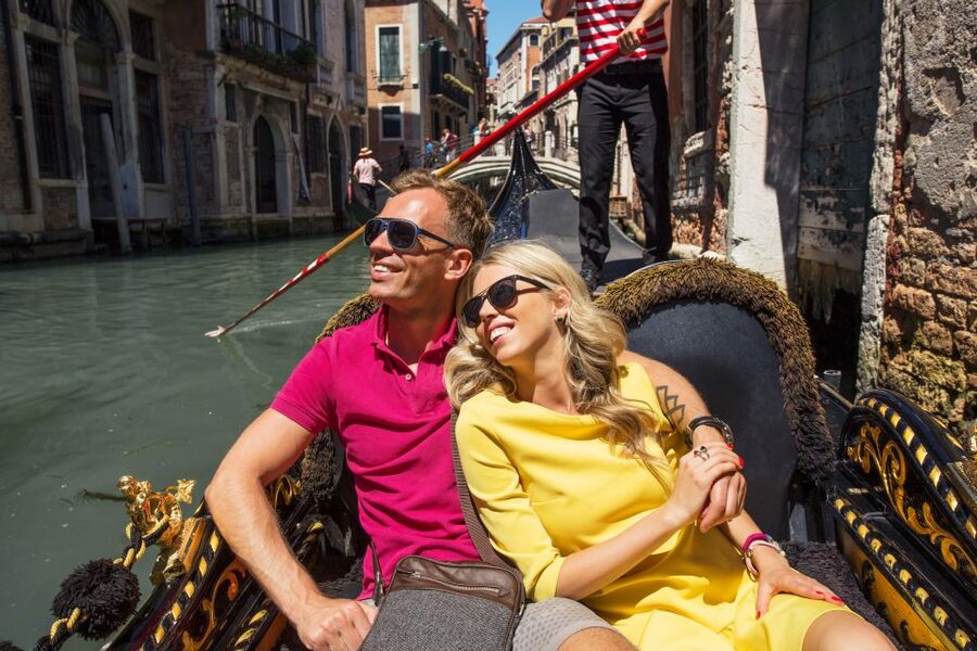 Venice: Off the Beaten Path Private Gondola Ride - Practical tips for a smooth private gondola ride in Venice