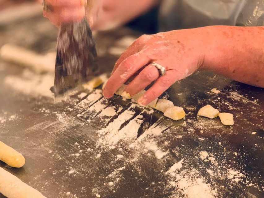 Venice: Pasta and Tiramisu Cooking Class with Wine - Why the Dorsoduro setting makes this feel like dinner, not school