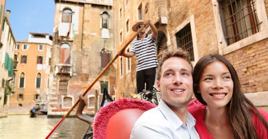 Venice: Private Gondola Ride - The 20-minute route: Grand Canal to church viewpoints