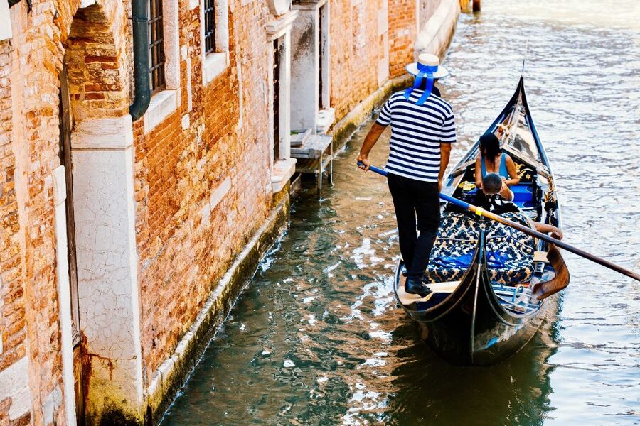 Venice: Private Gondola Ride - The timing factor: traffic can change the feel of your ride
