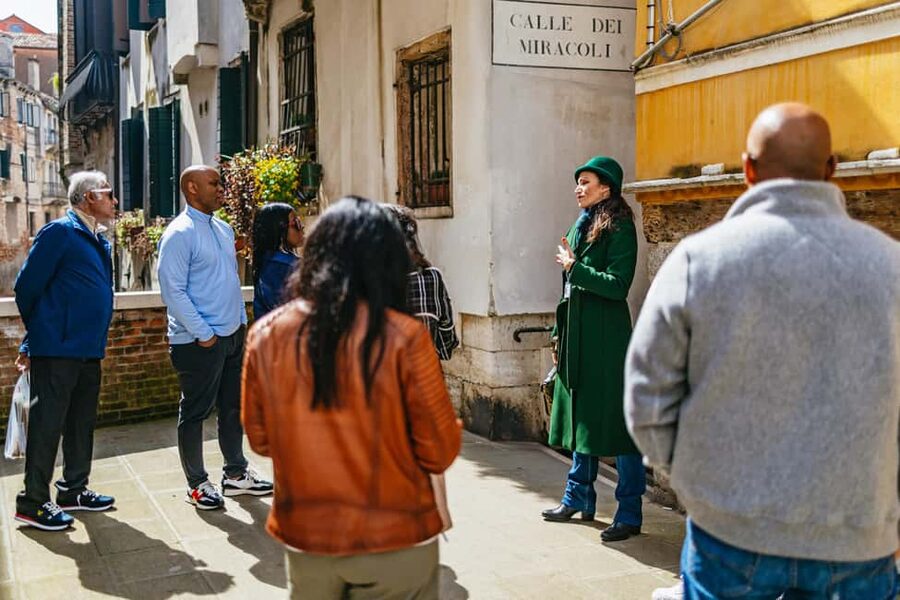Venice: Rialto Market Food and Wine Lunchtime Tour - Cicchetti at an 18th-century osteria, the Venice snack mindset