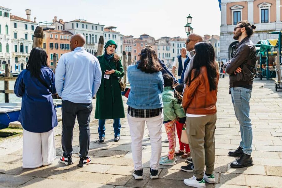 Venice: Rialto Market Food and Wine Lunchtime Tour - Wine pairings that teach you how Venetians actually drink