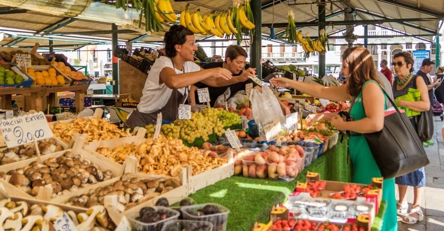 Venice: Rialto Market Food and Wine Lunchtime Tour - Campo San Bartolomeo: Marco Polo’s former home and Casanova’s haunts