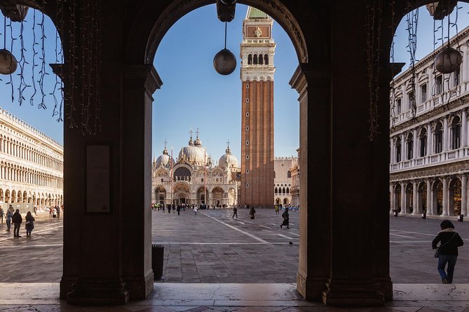 Venice's Best: Basilica, Doge's Palace, Gondola & History Gallery - Gondola Time on the Water, With Commentary via Venice Goes App