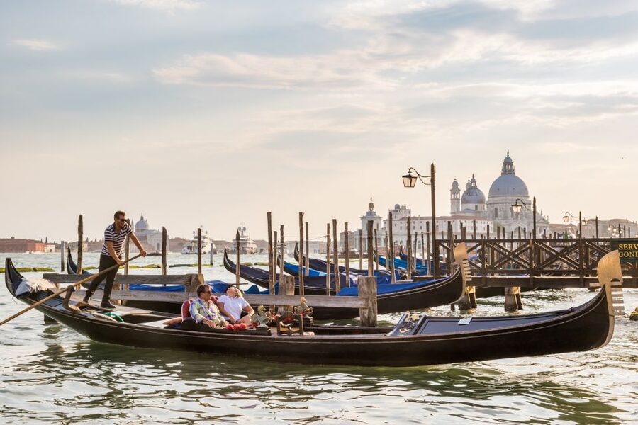 Venice: Shared Gondola Ride Across the Grand Canal - Logistics that affect your experience: lines, timing, and how long you really ride