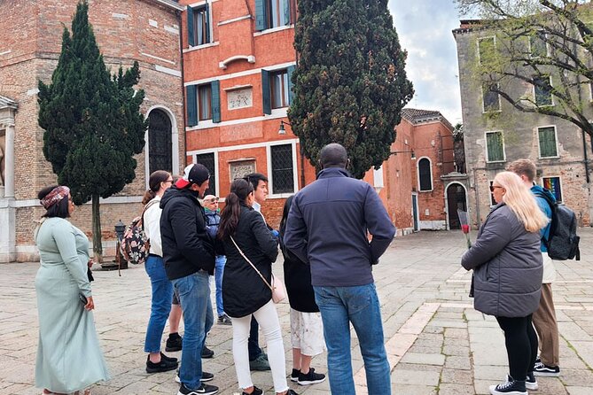 Venice Sightseeing Small Group Walking Tour with a Local Guide - Ponte di Rialto: Seeing the Bridge Without Getting Lost