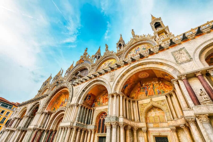 Venice: Skip-the-line St. Mark's Basilica Entry & Audioguide - Dress code and high tides: two things that can stop your day