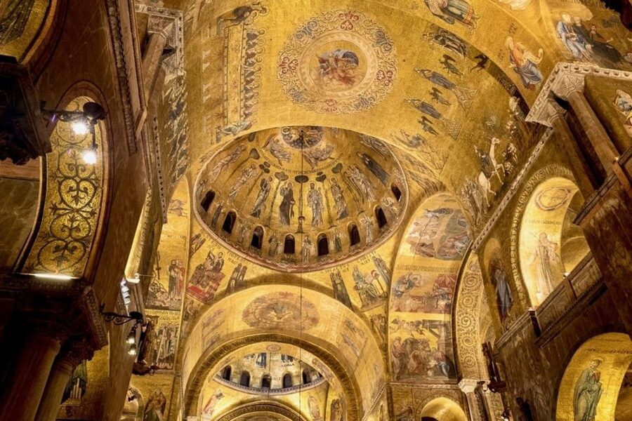 Venice: St. Mark's Basilica and Gondola Morning Tour - Entering St Mark’s Basilica: what to watch for in the first 40 minutes