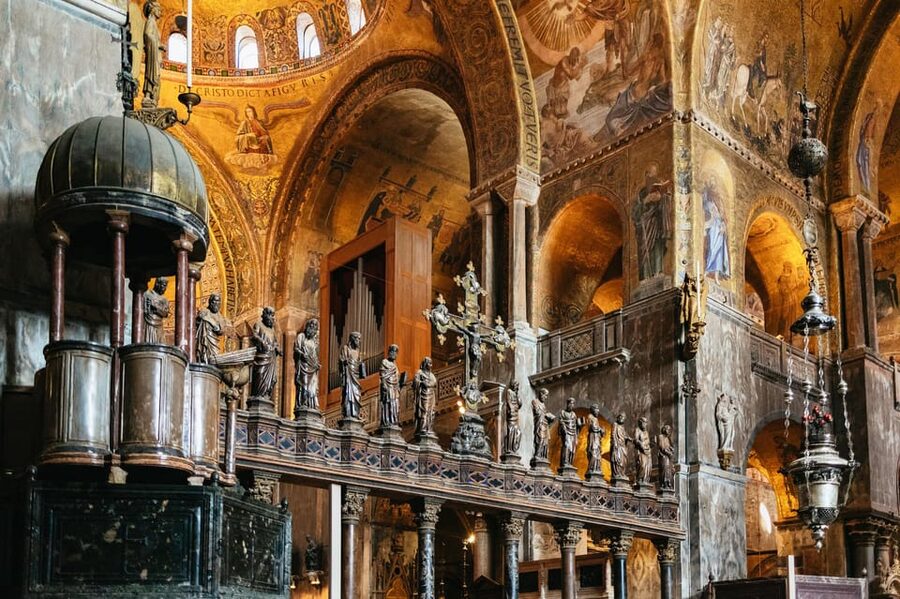 Venice: St. Mark's Basilica & Doge's Palace Tour with Ticket - Bridge of Sighs: quick stop, big meaning