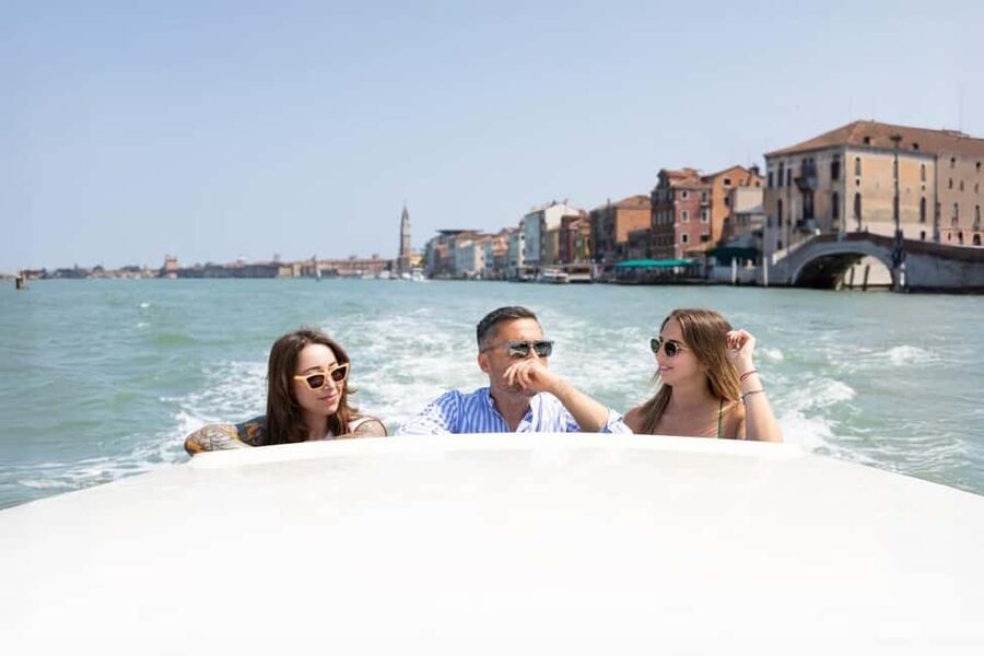Venice: St Mark's, Doge's Palace, Murano & Burano Day Tour - Private water taxi to Murano: fast, smooth, and time-saving