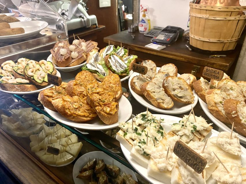 Venice: Street Food Tour with a Local Guide and Tastings - Tastings Along the Way: Street Snacks, Biscotti, and Gelato