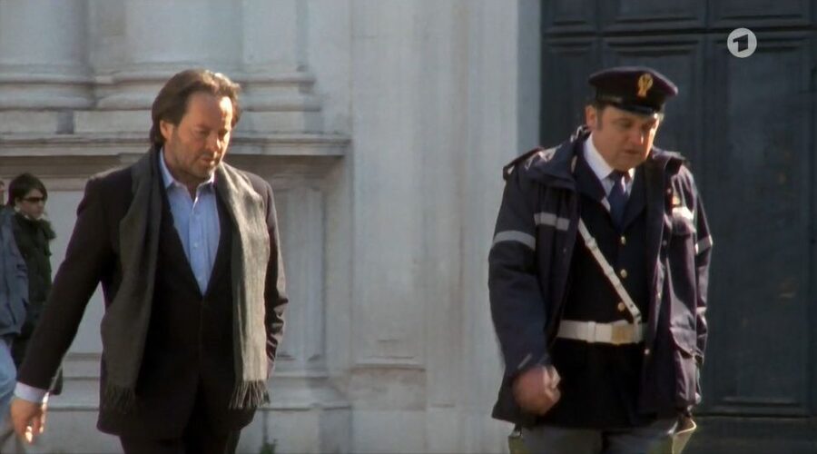 Venice: The Footsteps of Commissario Brunetti Walking Tour - How Valerio Coppo makes questions part of the route