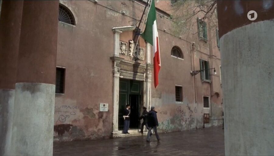 Venice: The Footsteps of Commissario Brunetti Walking Tour - Who should book this Brunetti tour, and who might skip it