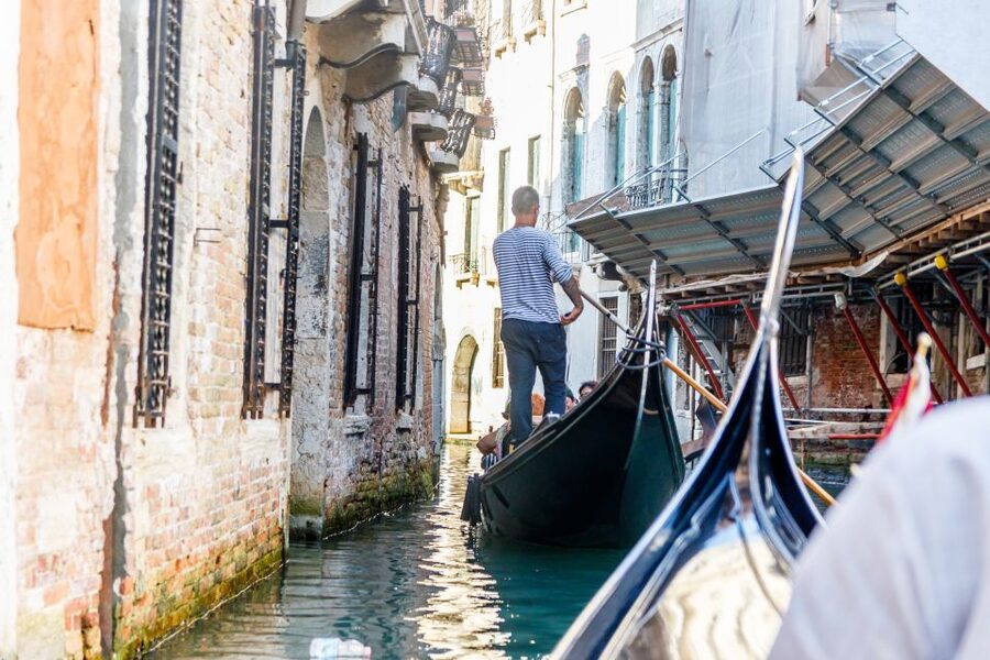Venice: Traditional Shared Gondola Ride - Shared Gondola Details: Seats, Partners, and How to Avoid Frustration