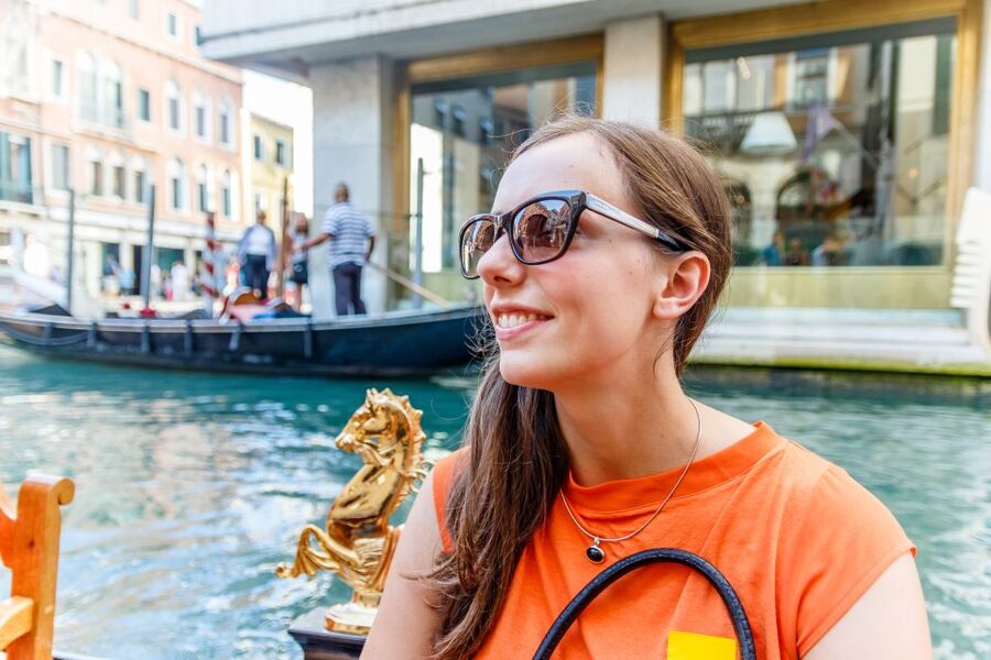 Venice: Traditional Shared Gondola Ride - Gondolier Style: Navigation First, Commentary If You Get It