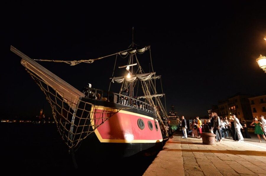Venice: Venetian Lagoon Tour and Galleon Dinner - The Lagoon Cruise Route: Islands, Arsenal Area, and Night Sailing