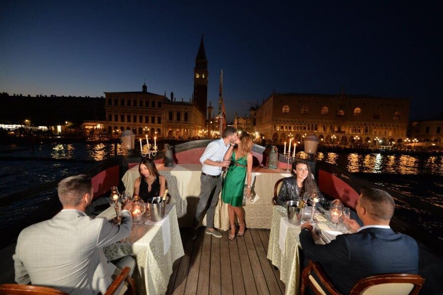 Venice: Venetian Lagoon Tour and Galleon Dinner - The Dinner Itself: Candlelight, Courses, and the Wine Mix