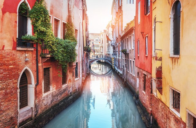 Venice Walking Tour and Gondola Ride - Entering Venice on Foot, Starting Behind St Mark’s Square