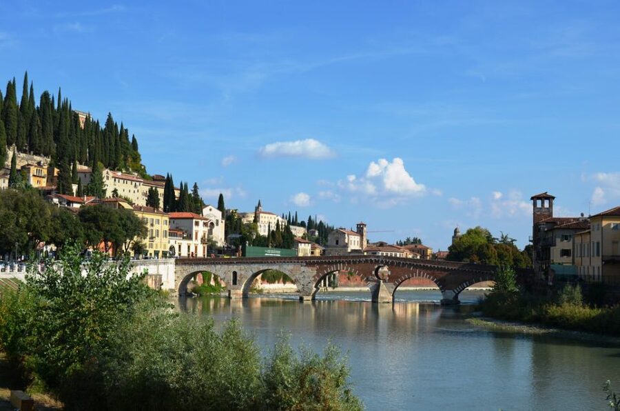 Verona Full-Day Tour from Lake Garda - Food, drinks, and what you should plan to spend extra on