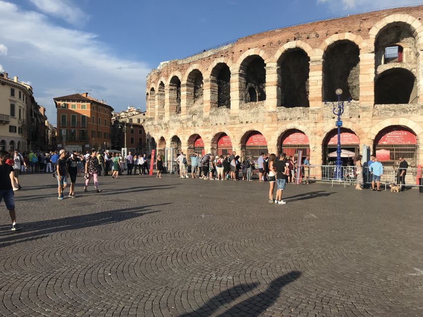 Verona Full-Day Tour from Lake Garda - Castelvecchio and the Archa Scala tombs: a different side of Verona