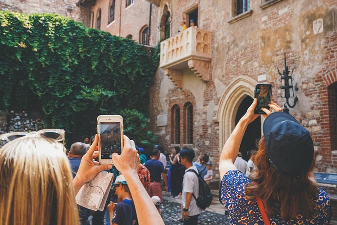 Verona Highlights Walking Tour in Small-group - Getting bearings in Verona, starting at Piazza Bra
