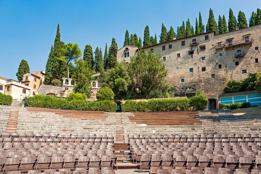 Verona: Hop-on Hop-off Tour 24 or 48-Hour Ticket - San Zeno and Castelvecchio: the stop that turns sightseeing into culture