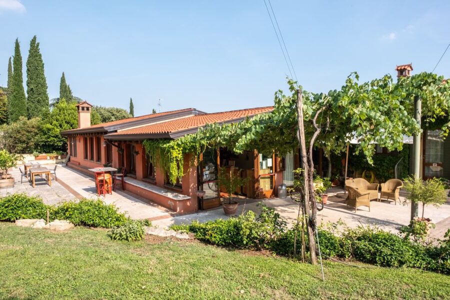 Verona: Wine Tasting with Snacks and Panoramic Views - Who this wine tasting suits best, and who might want another option